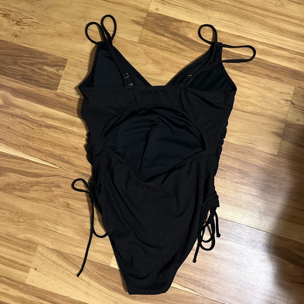 V-Neck Swimsuit - Picture 6 of 8